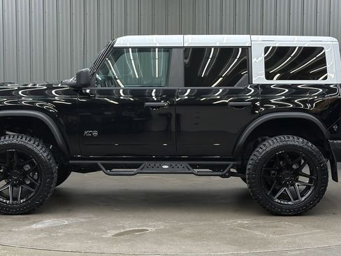 Used 2025 Ford Bronco Heritage Edition image 2