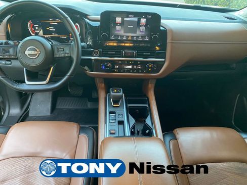 Used 2023 Nissan Pathfinder Platinum image 15