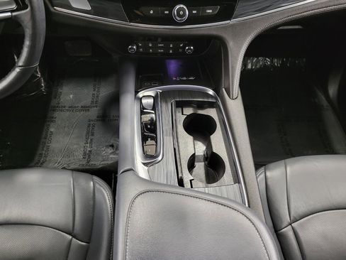 Used 2024 Buick Enclave Premium image 17