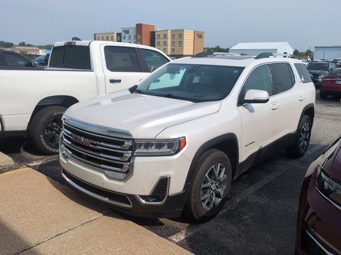 Used 2023 GMC Acadia SLT w/ Technology Package AWD/4WD image 1