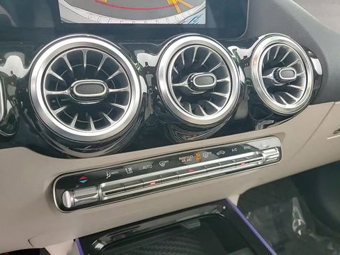 Used 2022 Mercedes-Benz GLA 250 4MATIC w/ Premium Package image 22