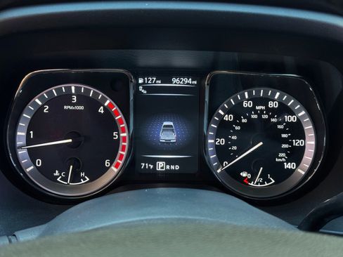 Used 2016 Nissan Titan SL image 19