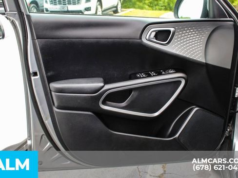 Used 2025 Kia Soul LX w/ LX Technology Package FWD image 35