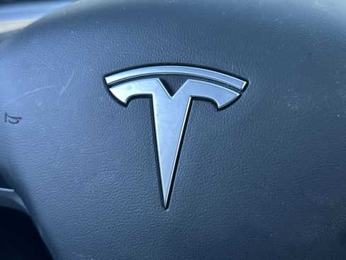 Used 2022 Tesla Model Y Long Range image 26