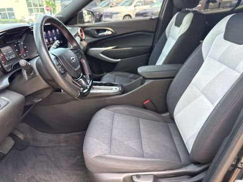 Used 2024 Chevrolet Trax RS FWD image 21