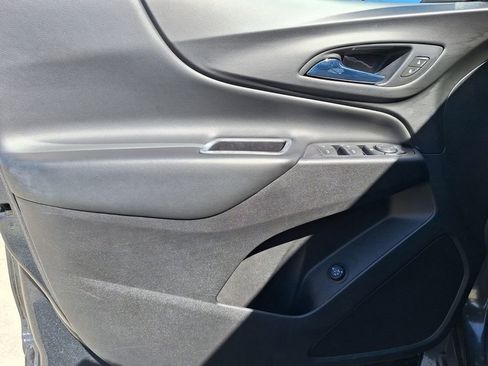 Used 2018 Chevrolet Equinox LT image 31