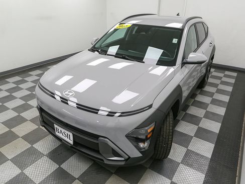 Used 2025 Hyundai Kona SEL AWD/4WD image 6