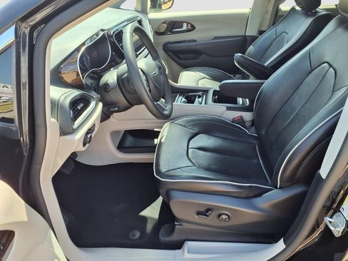 Used 2023 Chrysler Pacifica Limited FWD image 20