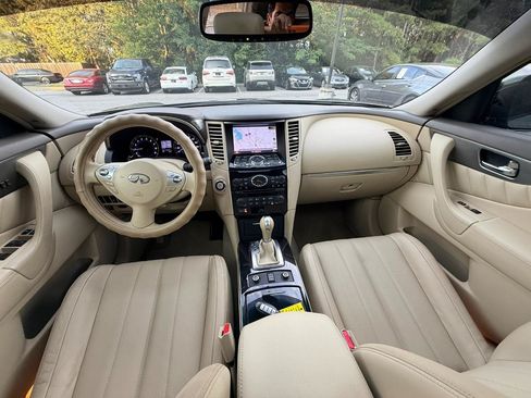 Used 2016 INFINITI QX70 2WD w/ Premium Package image 2