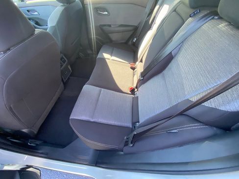 Used 2023 Nissan Rogue SV image 9