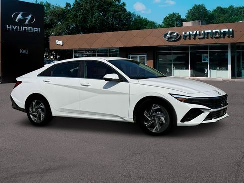 New 2025 Hyundai Elantra Limited image 10