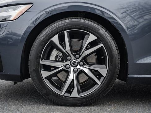 Used 2024 Volvo S60 B5 Plus image 17