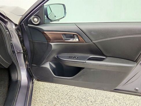 Used 2017 Honda Accord EX-L image 25
