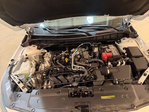 Used 2025 Nissan Altima 2.5 SV FWD image 31