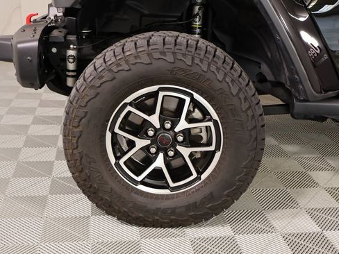 Used 2024 Jeep Gladiator Rubicon image 18
