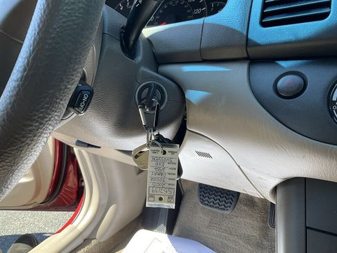 Used 2005 Toyota Camry FWD image 29