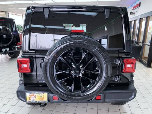 Used 2025 Jeep Wrangler Unlimited Sahara w/ Safety Group AWD/4WD image 5