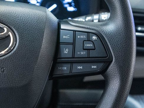 Certified 2025 Toyota Sienna LE FWD image 19