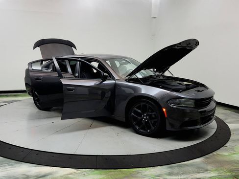 Used 2022 Dodge Charger SXT w/ Blacktop Package RWD image 10