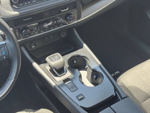 Used 2025 Nissan Rogue SV FWD image 38