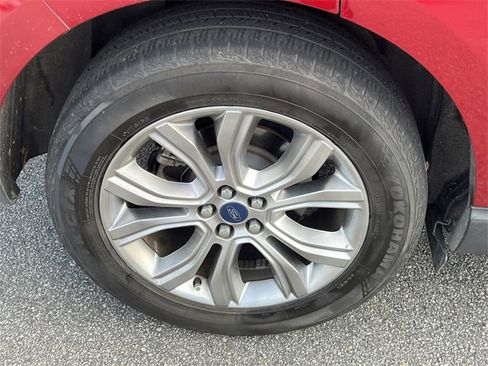 Used 2019 Ford Edge Titanium image 18