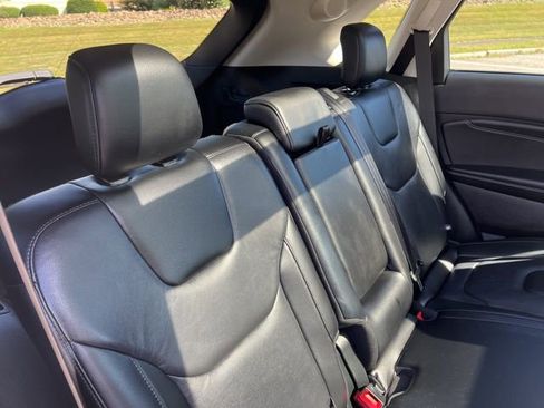 Used 2022 Ford Edge Titanium image 31