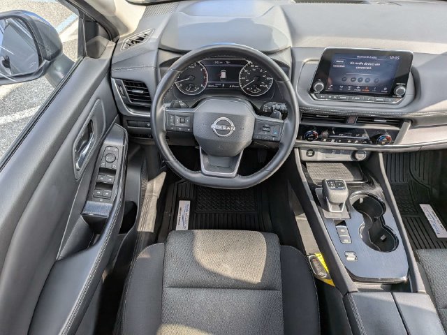Used 2025 Nissan Rogue SV FWD image 17