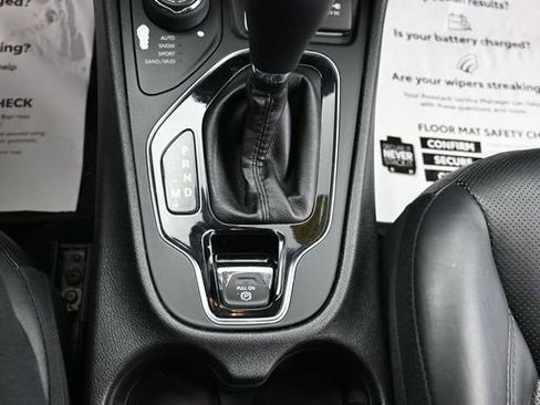 Used 2019 Jeep Cherokee Limited image 18