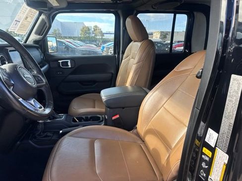 Used 2023 Jeep Gladiator Overland w/ Popular Equipment Package AWD/4WD image 9