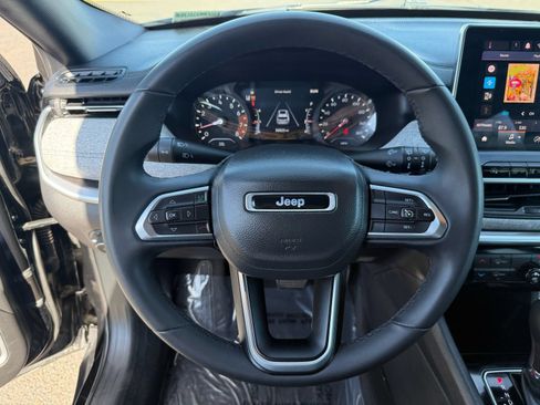 Used 2024 Jeep Compass Latitude AWD/4WD image 16