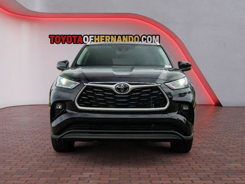 Used 2026 Toyota Highlander XLE AWD/4WD image 2
