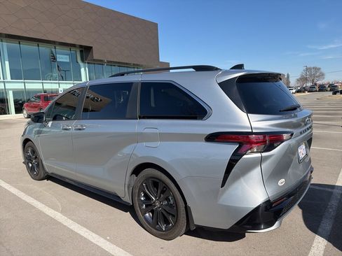 Used 2024 Toyota Sienna XSE image 3