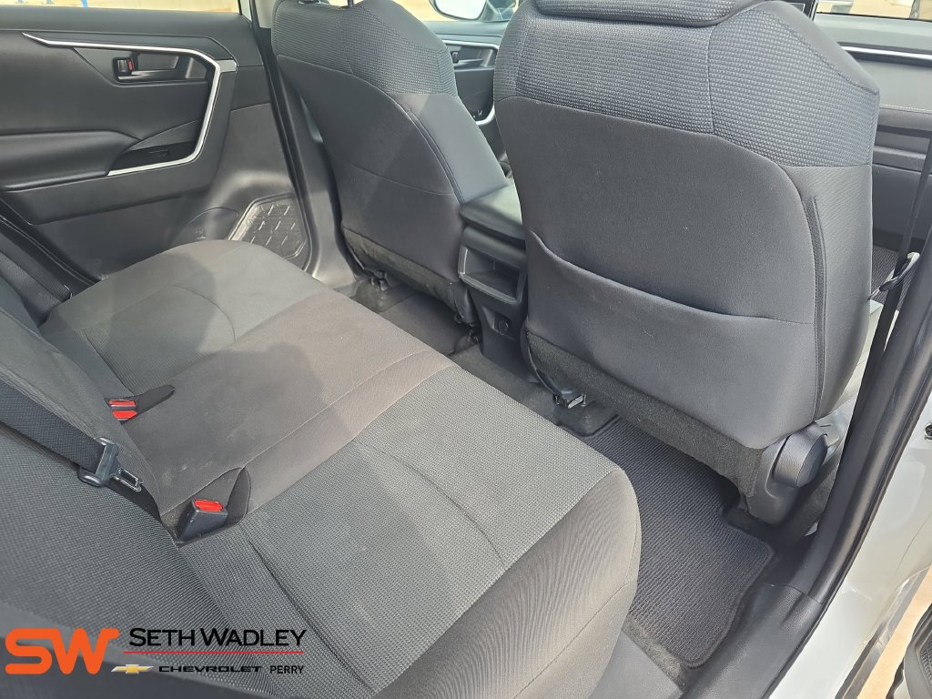 Used 2021 Toyota RAV4 LE FWD image 11