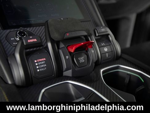 Used 2024 Lamborghini Urus Performante AWD/4WD image 23