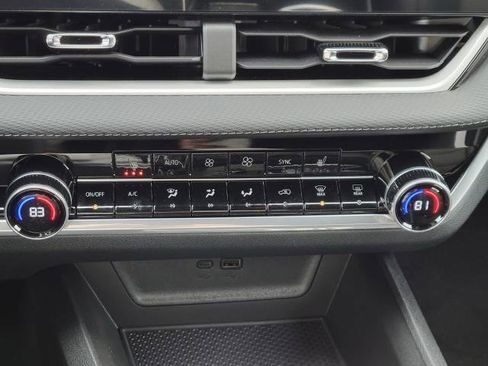 New 2026 Chevrolet Equinox LT w/ Convenience Package II image 18