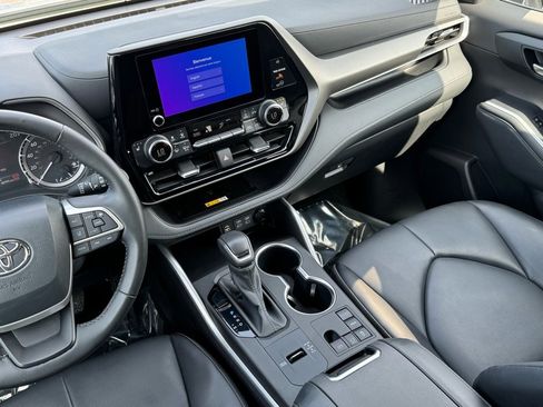 Used 2024 Toyota Highlander XLE image 31