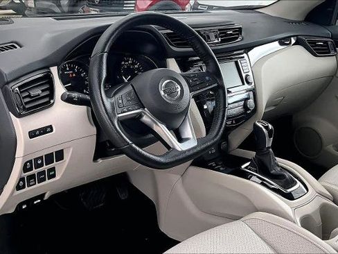 Certified 2022 Nissan Rogue Sport SL w/ Premium Package AWD/4WD image 18