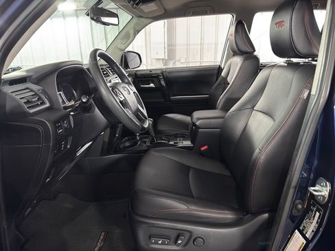 Used 2017 Toyota 4Runner TRD Off-Road Premium w/ Convenience Package AWD/4WD image 19
