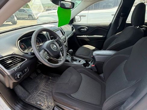 Used 2021 Jeep Cherokee Latitude FWD image 5