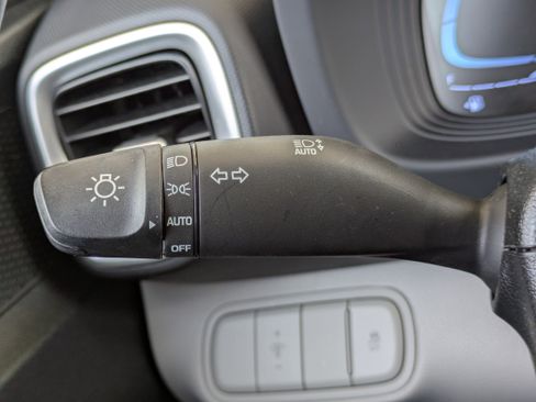 Used 2023 Hyundai Venue SEL w/ Cargo Package image 18