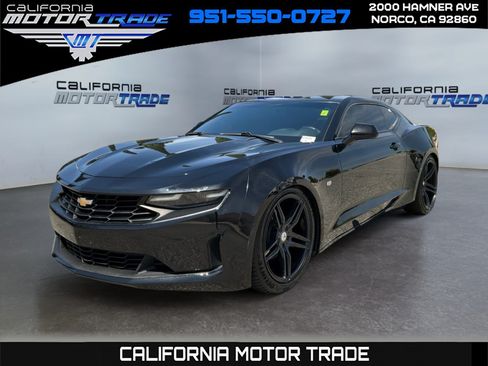 Used 2019 Chevrolet Camaro LT RWD image 1