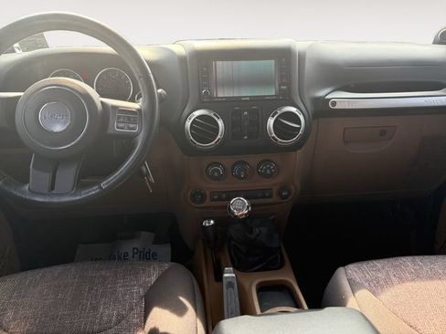 Used 2013 Jeep Wrangler Unlimited Rubicon w/ Connectivity Group AWD/4WD image 10