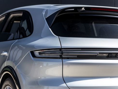 Certified 2025 Porsche Cayenne GTS AWD/4WD image 13