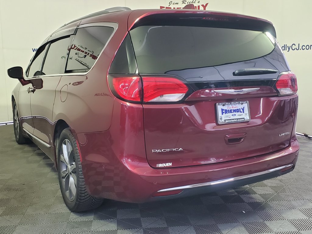 Used 2020 Chrysler Pacifica Limited w/ Tire & Wheel Group FWD image 4
