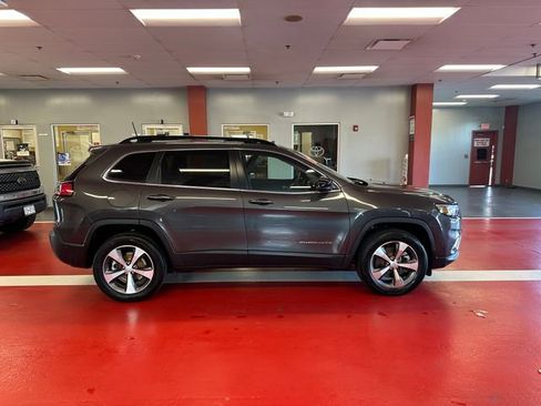 Used 2022 Jeep Cherokee Limited AWD/4WD image 3