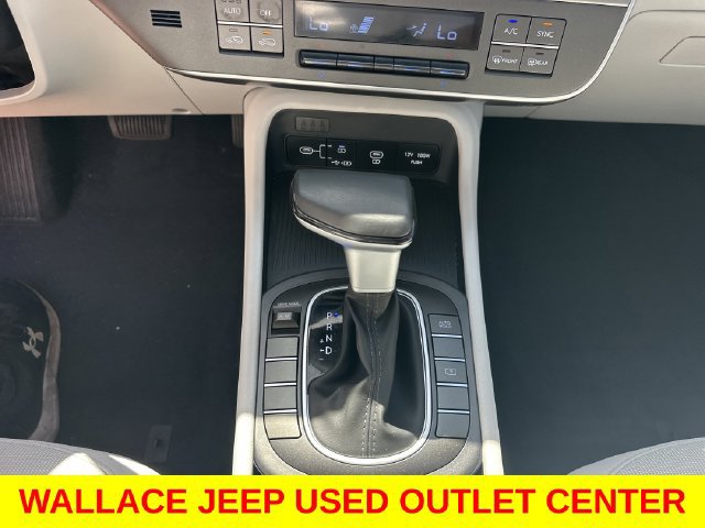 Used 2024 Hyundai Kona SEL FWD image 20