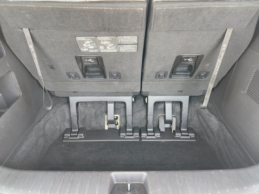Used 2025 Kia Carnival FWD image 32