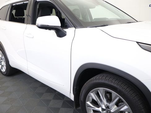 Used 2021 Toyota Highlander Limited AWD/4WD image 4