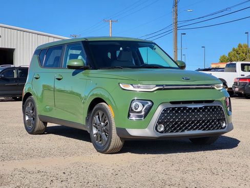 Used 2020 Kia Soul EX image 3
