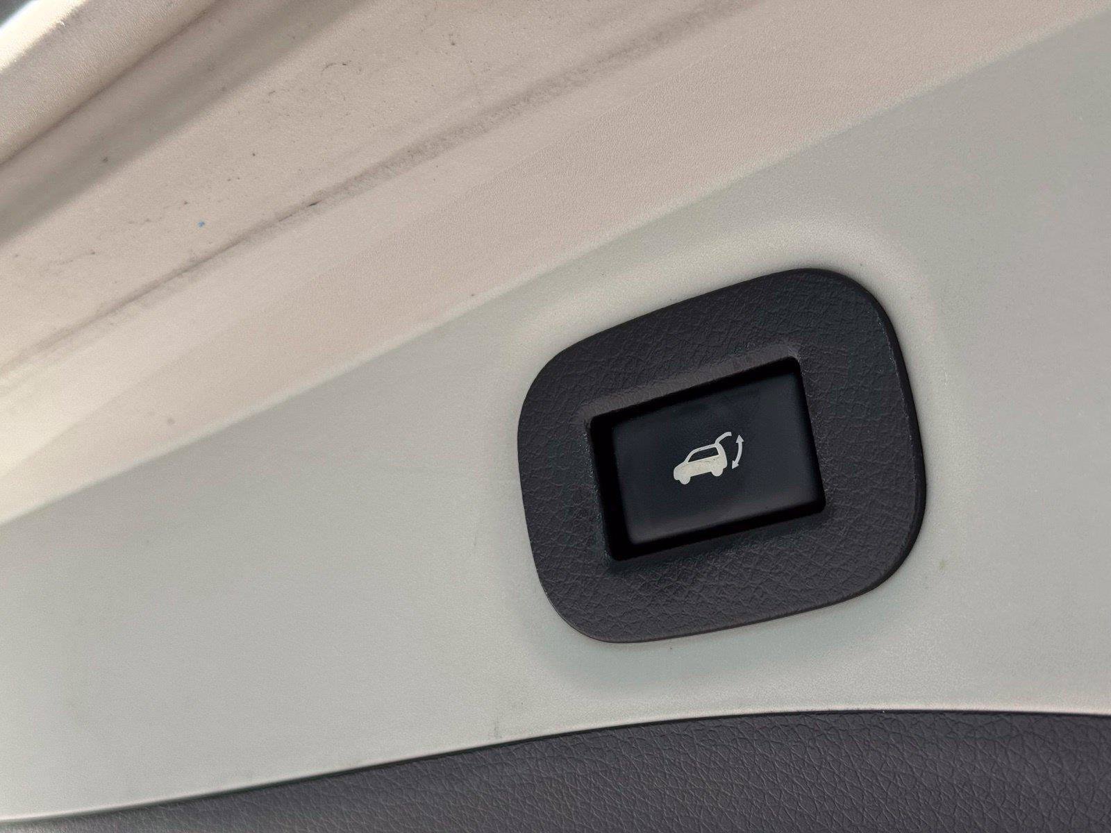 Used 2017 Nissan Rogue SL w/ SL Premium Package FWD image 14